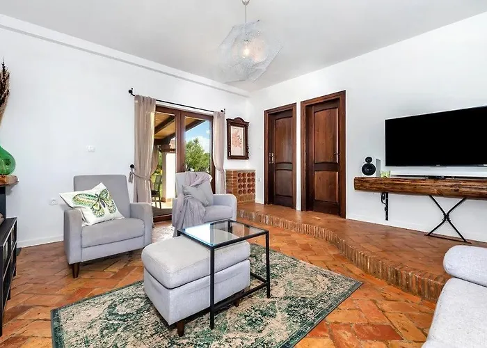 Flora By Guide * 로비니