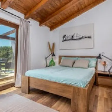 Flora By Guide Ρόβινι